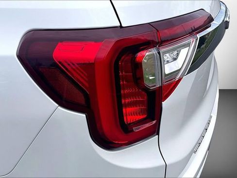 Used 2022 GMC Acadia Denali w/ Denali Ultimate Package AWD/4WD image 31