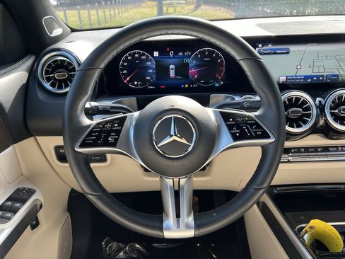 Certified 2024 Mercedes-Benz GLB 250 4MATIC image 18