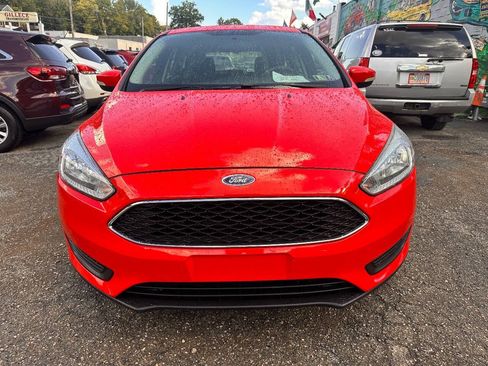 Used 2016 Ford Focus SE FWD image 2