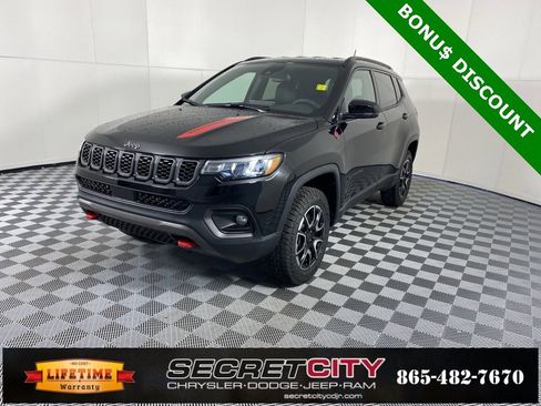 New 2026 Jeep Compass Trailhawk image 3