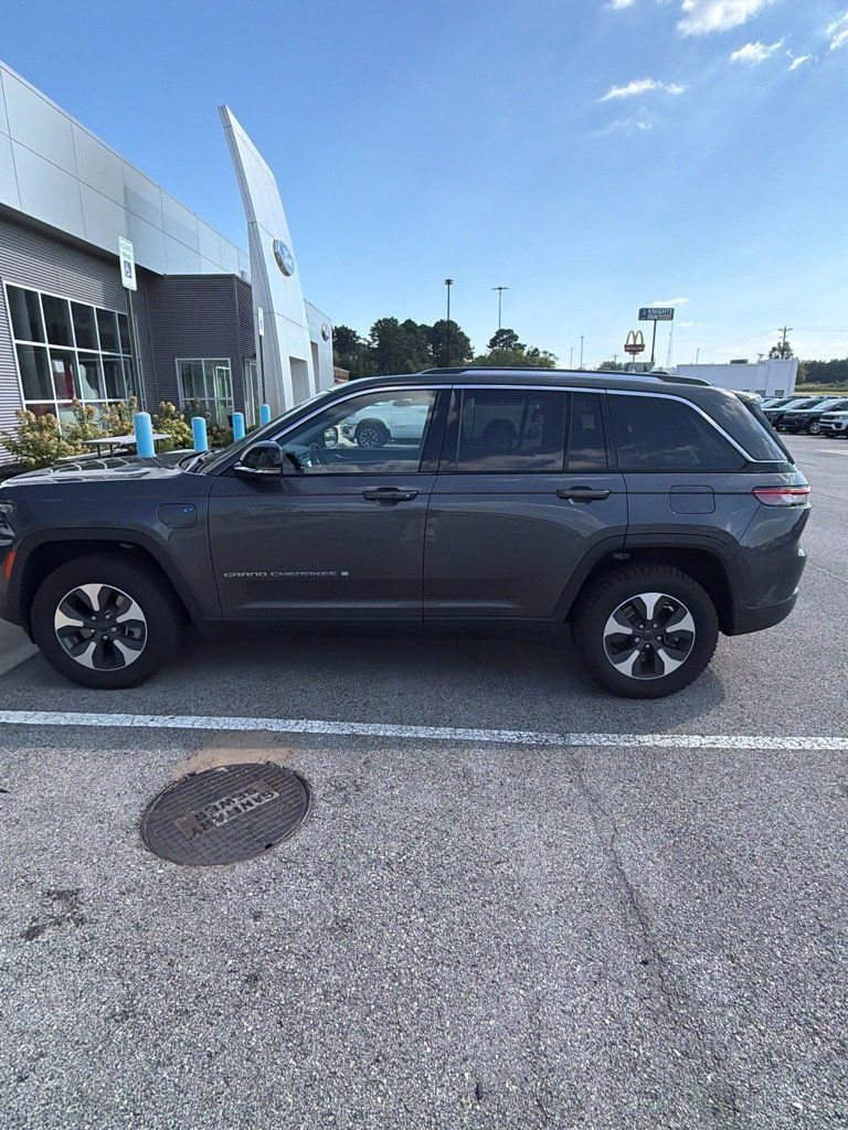 Used 2022 Jeep Grand Cherokee Limited 4xe AWD/4WD image 7