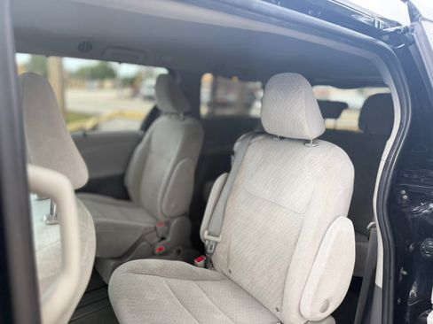 Used 2020 Toyota Sienna LE FWD image 18