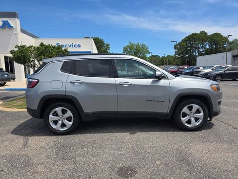 Used 2021 Jeep Compass Latitude w/ Sun and Sound Group FWD image 3