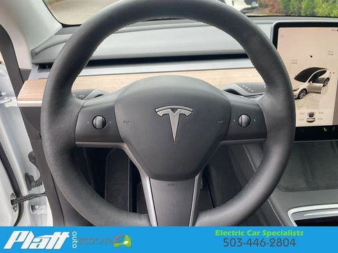 Used 2023 Tesla Model Y Long Range AWD/4WD image 39
