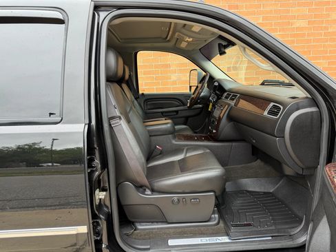 Used 2013 GMC Sierra 2500 Denali w/ Suspension Package, Off-Road AWD/4WD image 12