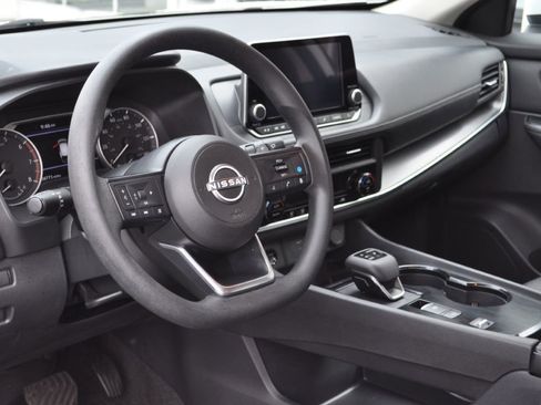 Used 2024 Nissan Rogue SV image 8