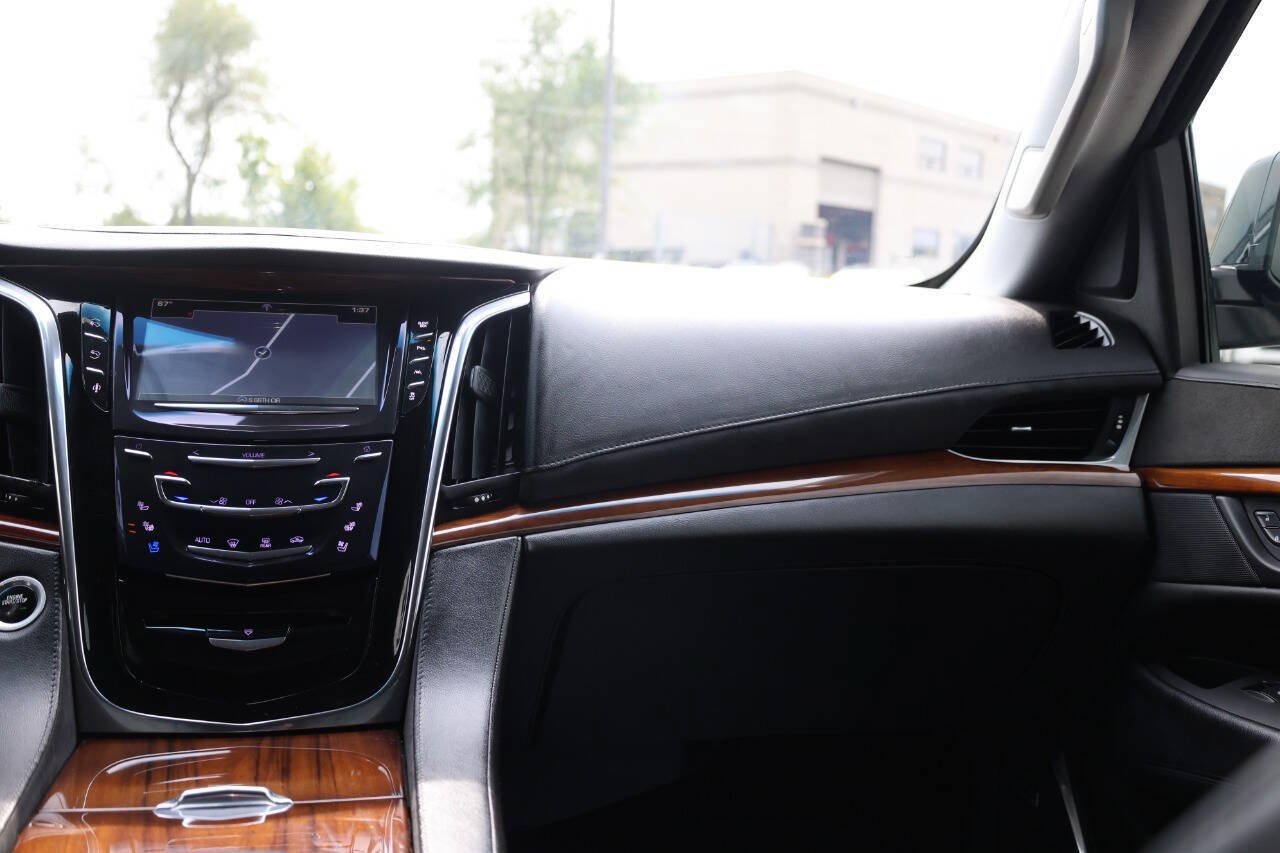 Used 2016 Cadillac Escalade Luxury AWD/4WD image 25