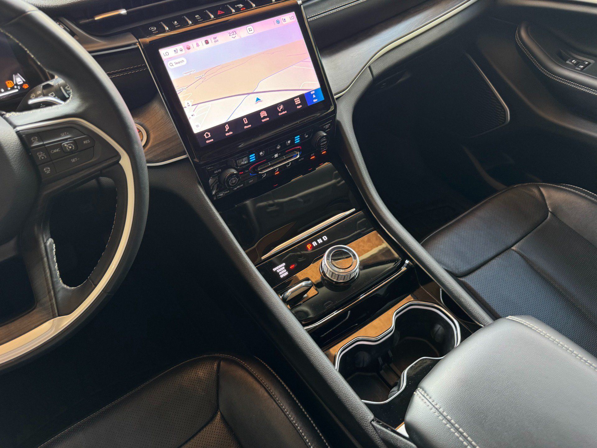 Used 2022 Jeep Grand Cherokee L Limited w/ Luxury Tech Group II AWD/4WD image 57