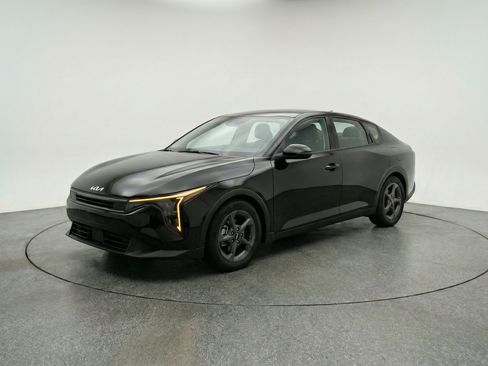 Used 2025 Kia K4 FWD image 3
