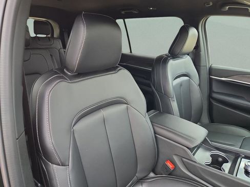 New 2025 Jeep Grand Cherokee L Limited RWD image 32