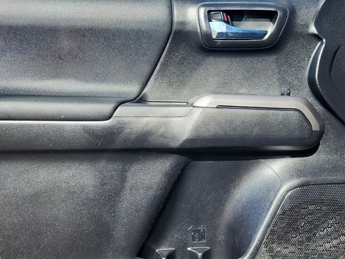 Used 2021 Toyota Tacoma TRD Off-Road image 6