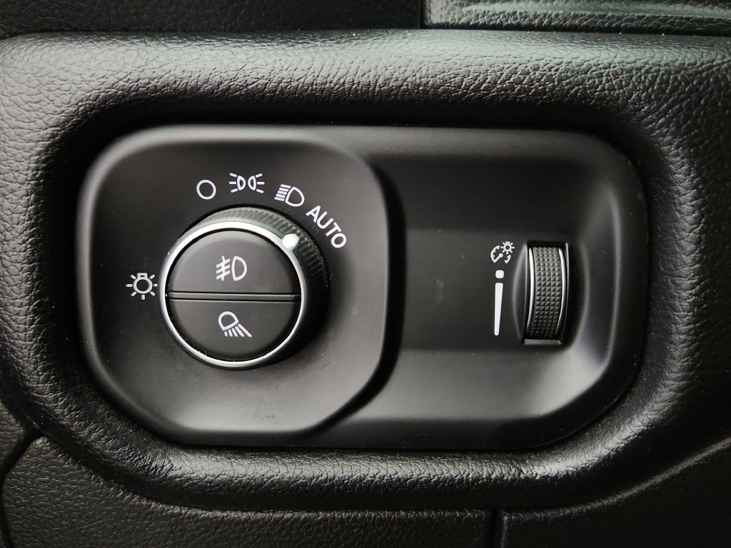 Used 2020 RAM 1500 Big Horn AWD/4WD image 18