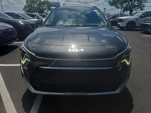 Used 2025 Kia Niro LX FWD image 2