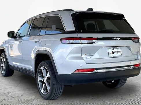 Used 2023 Jeep Grand Cherokee Limited AWD/4WD image 4