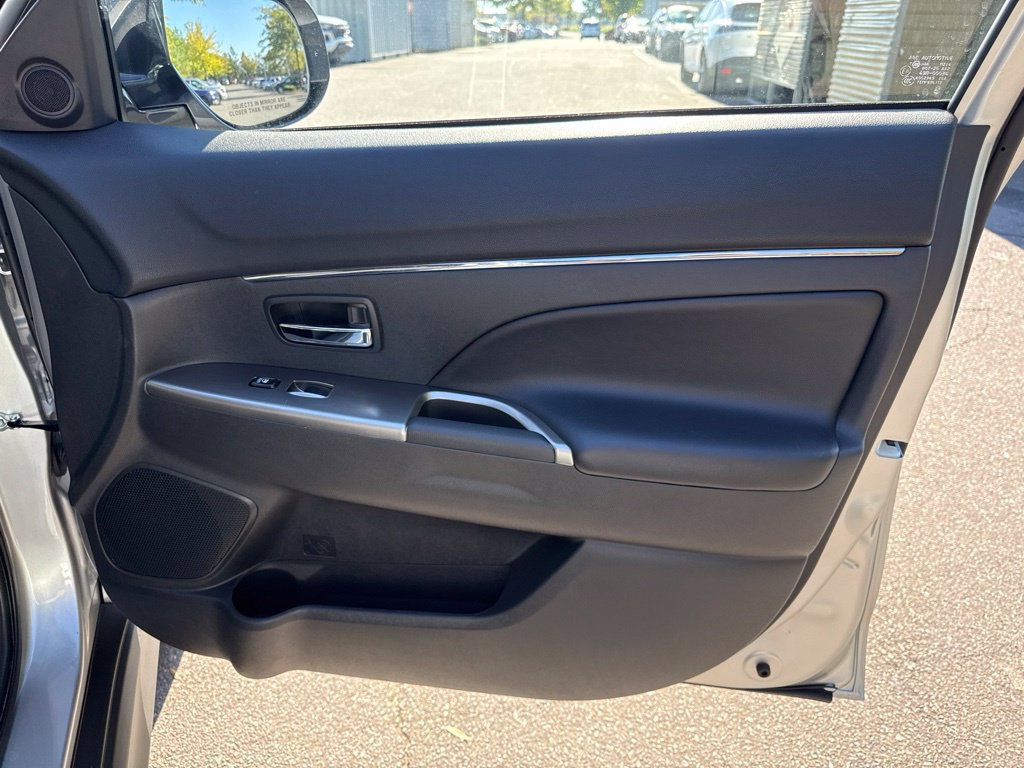 Used 2025 Mitsubishi Outlander Sport SE AWD/4WD image 32