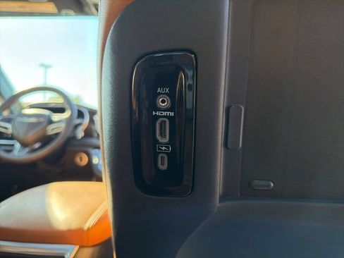 Used 2022 Chrysler Pacifica Pinnacle FWD image 42