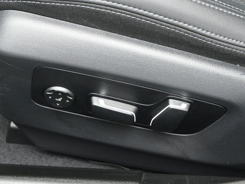 Used 2025 BMW 530i xDrive w/ Premium Package image 10