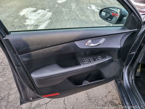 Used 2023 Kia Forte LXS image 21