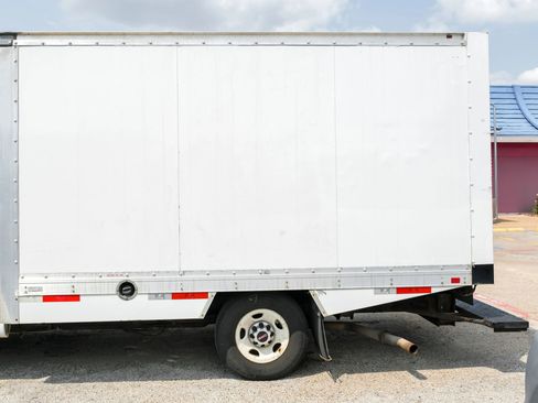 Used 2019 GMC Savana 3500 Van Cab-Chassis 2D w/ Power Convenience Package image 13