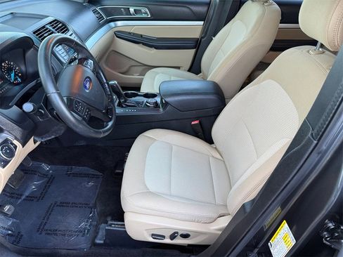 Used 2017 Ford Explorer XLT image 10