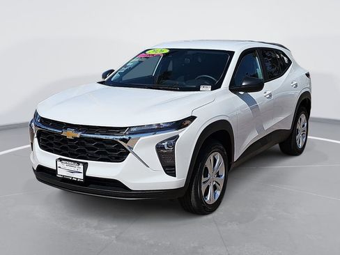 New 2026 Chevrolet Trax LS w/ Driver Confidence Package FWD image 7