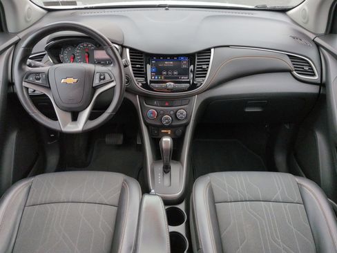 Certified 2022 Chevrolet Trax LT w/ LT Convenience Package image 20