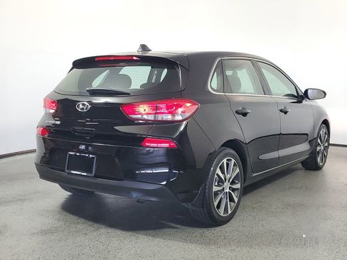 Used 2019 Hyundai Elantra GT image 6