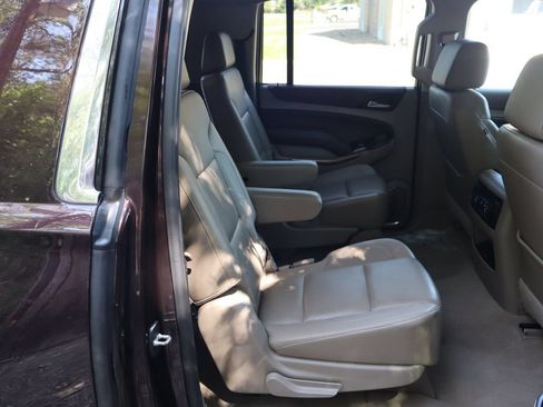 Used 2020 Chevrolet Suburban Premier AWD/4WD image 23