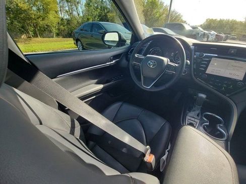 Used 2020 Toyota Camry XLE image 7