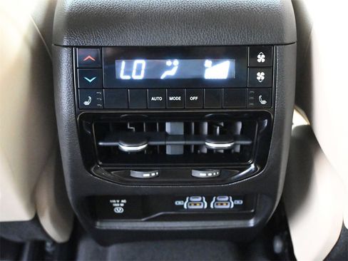 Used 2022 Jeep Grand Cherokee L Limited w/ Luxury Tech Group II image 23