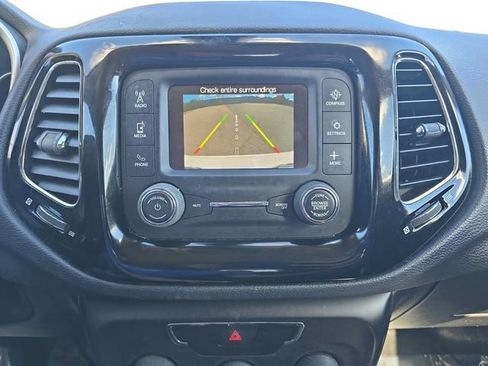 Used 2018 Jeep Compass Latitude image 25