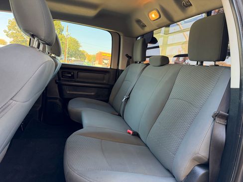 Used 2018 RAM 2500 Tradesman w/ Chrome Appearance Group image 30