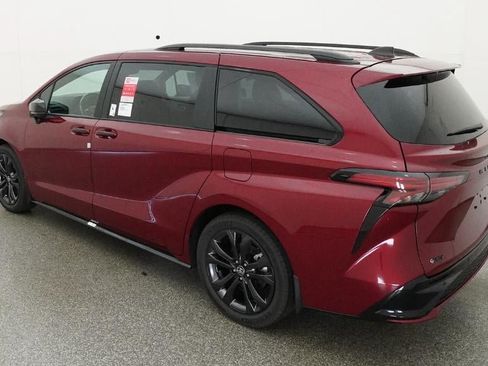 New 2026 Toyota Sienna XSE FWD image 5
