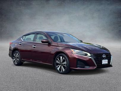 Used 2023 Nissan Altima 2.5 SV