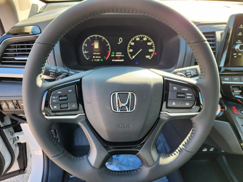 New 2026 Honda Odyssey Touring image 9