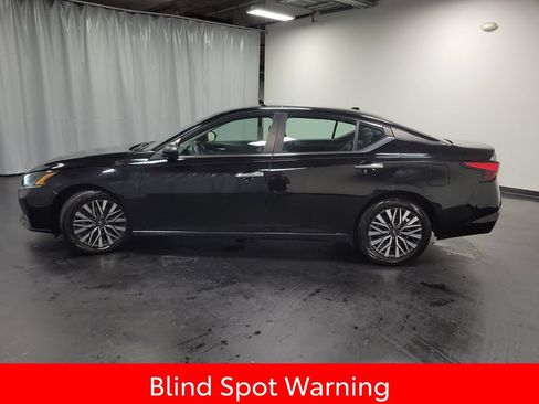 Used 2024 Nissan Altima 2.5 SV FWD image 5