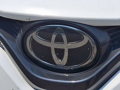 Used 2019 Toyota Camry LE FWD image 32