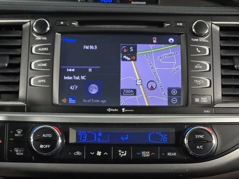 Used 2023 Toyota Highlander LE image 22