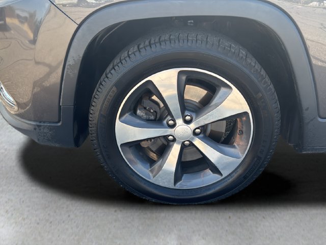 Used 2019 Jeep Cherokee Limited FWD image 27
