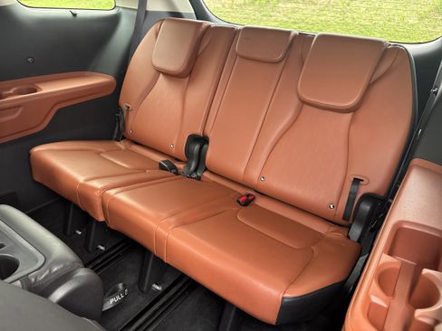 Used 2022 Kia Carnival SX image 3