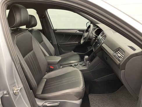 Used 2022 Volkswagen Tiguan SE R-Line image 25