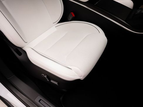 Used 2023 Tesla Model X Plaid image 58