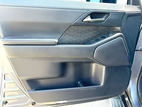 Used 2025 Lexus GX 550 w/ Accessory Package (2T) AWD/4WD image 23