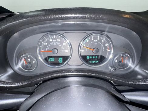 Used 2018 Jeep Wrangler Unlimited Sahara w/ Connectivity Group AWD/4WD image 11