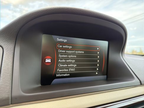 Used 2013 Volvo XC70 T6 image 33