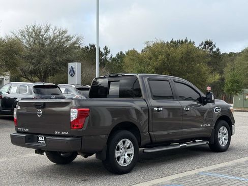 Used 2017 Nissan Titan SV image 32