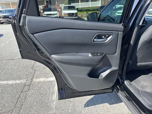 Used 2025 Nissan Rogue SV image 25