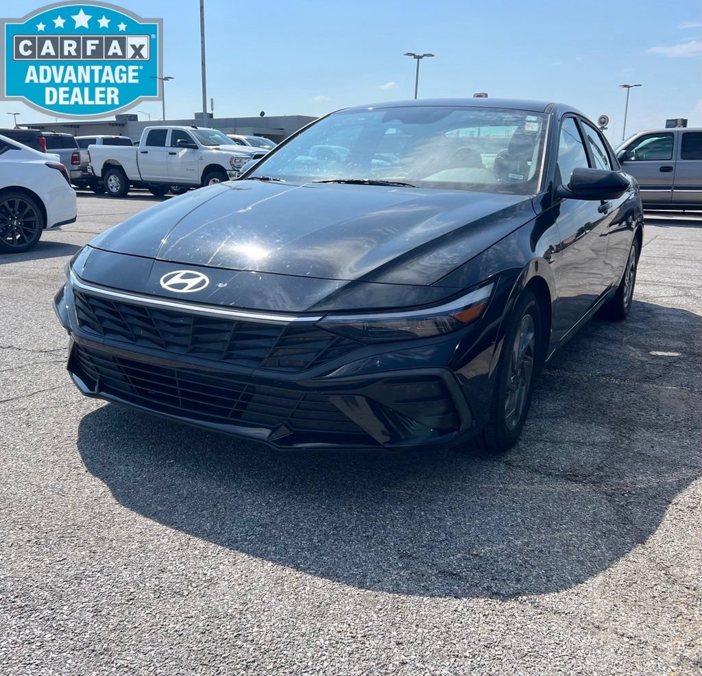 Used 2024 Hyundai Elantra SEL FWD image 3