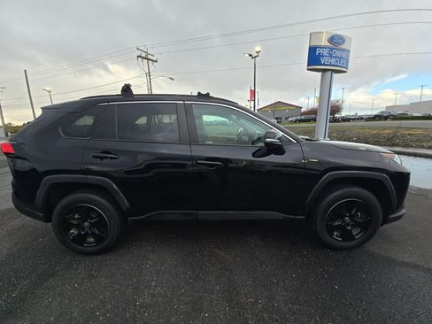 Used 2021 Toyota RAV4 XLE image 4