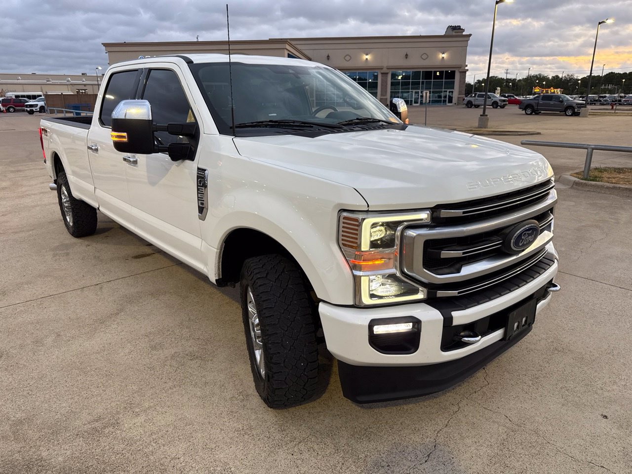 Used 2022 Ford F350 Platinum w/ FX4 Off-Road Package AWD/4WD image 18